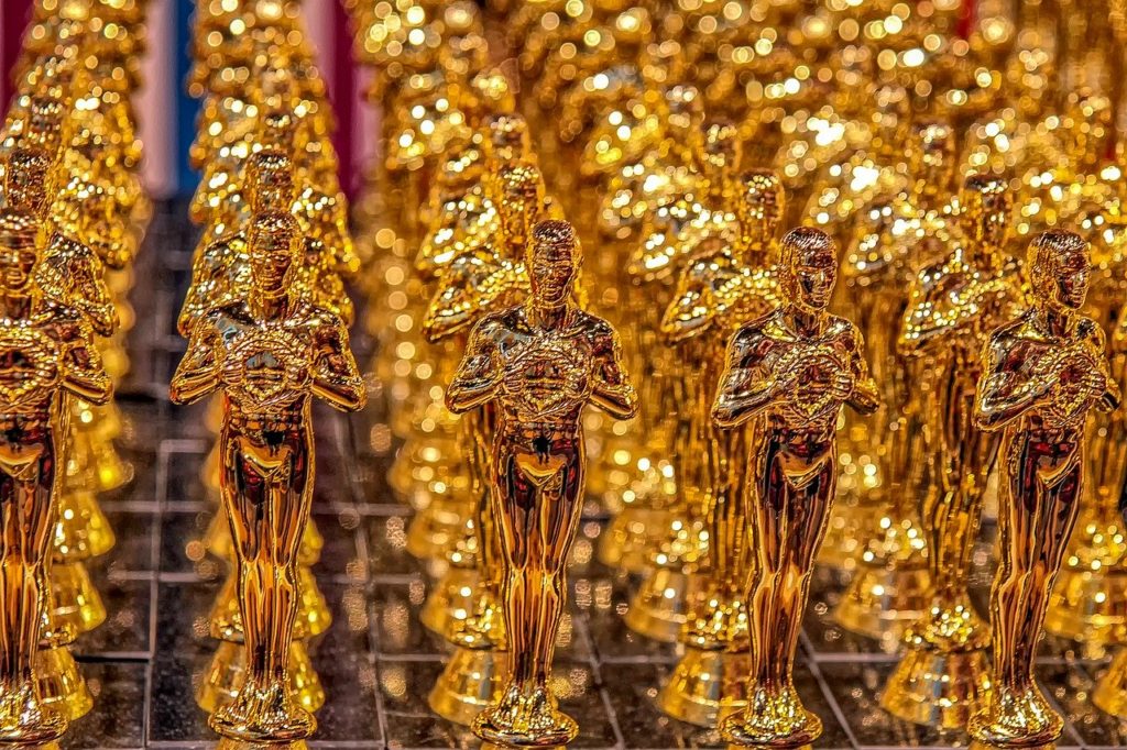 Oscar trophies_streaming wars